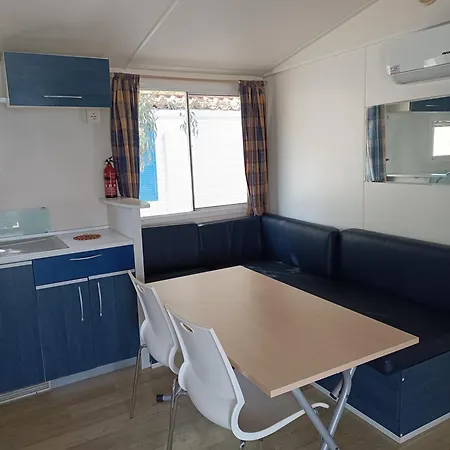 Karavomilos Campingplatz *