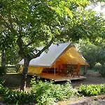 Кемпинг Karavomilos *